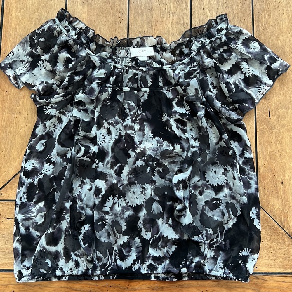 Loft Blouse - beautiful & flowing material. Like new condition.